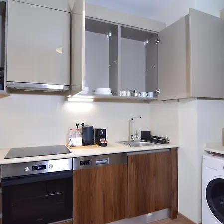 10th Floor Brand New Complete Appartement Istanboel